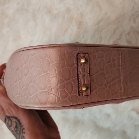 MetroCity mauve handbag with gold hardware - Picture 6 of 13